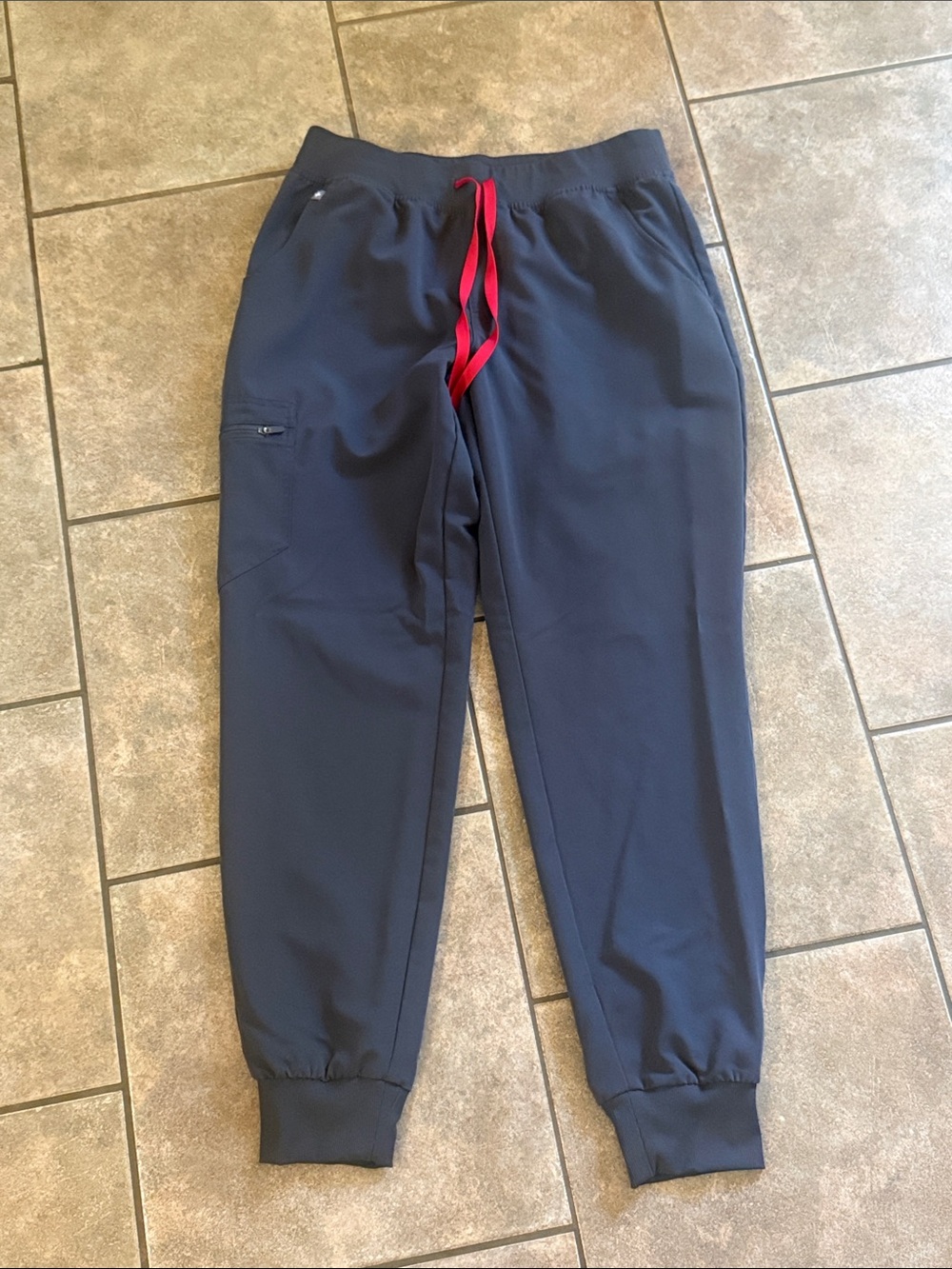 Figs Charcoal Jogger Scrub Pants with Red Drawstring / medium